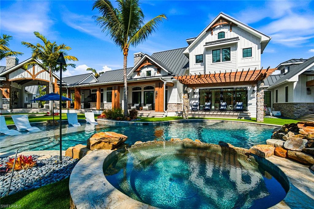 325 Cocohatchee BLVD