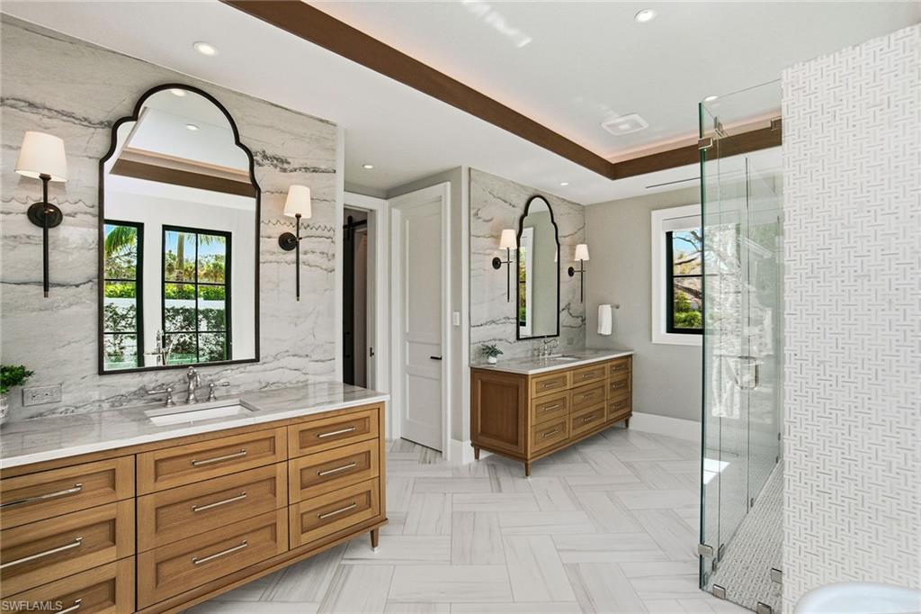 325 Cocohatchee BLVD