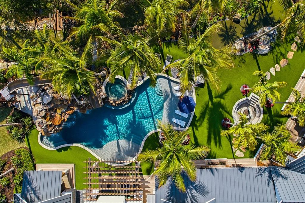 325 Cocohatchee BLVD