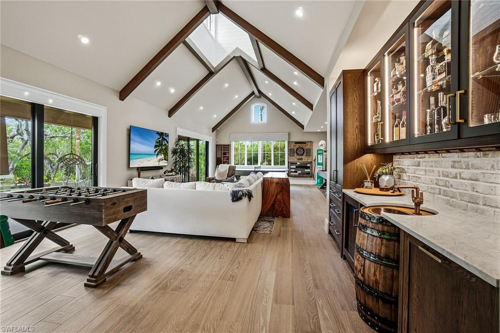 325 Cocohatchee BLVD