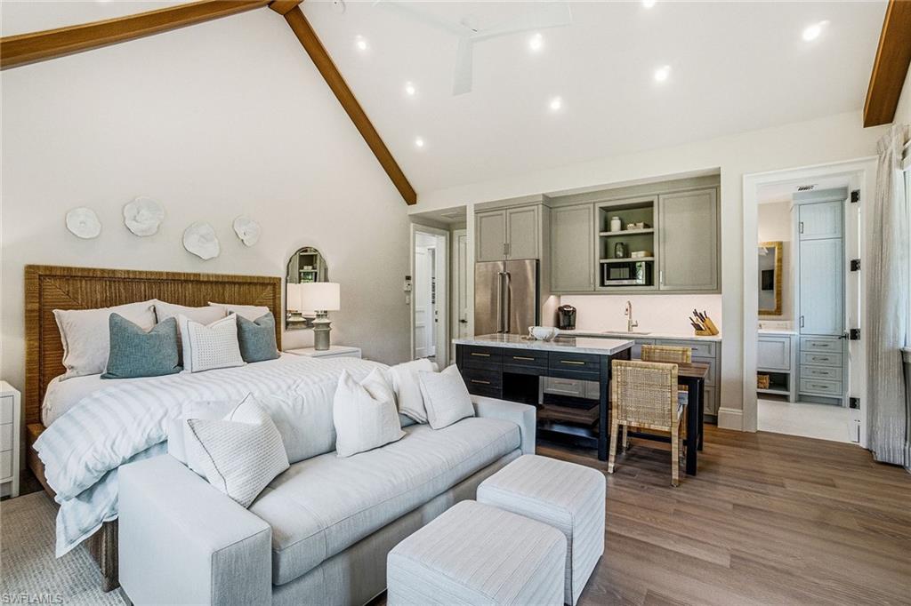 325 Cocohatchee BLVD