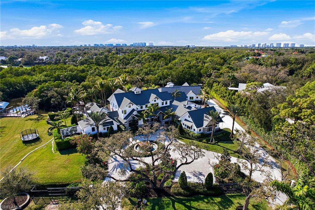 325 Cocohatchee BLVD