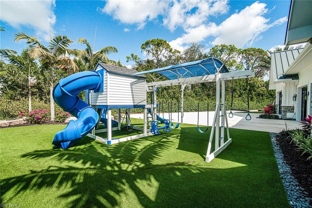 325 Cocohatchee BLVD