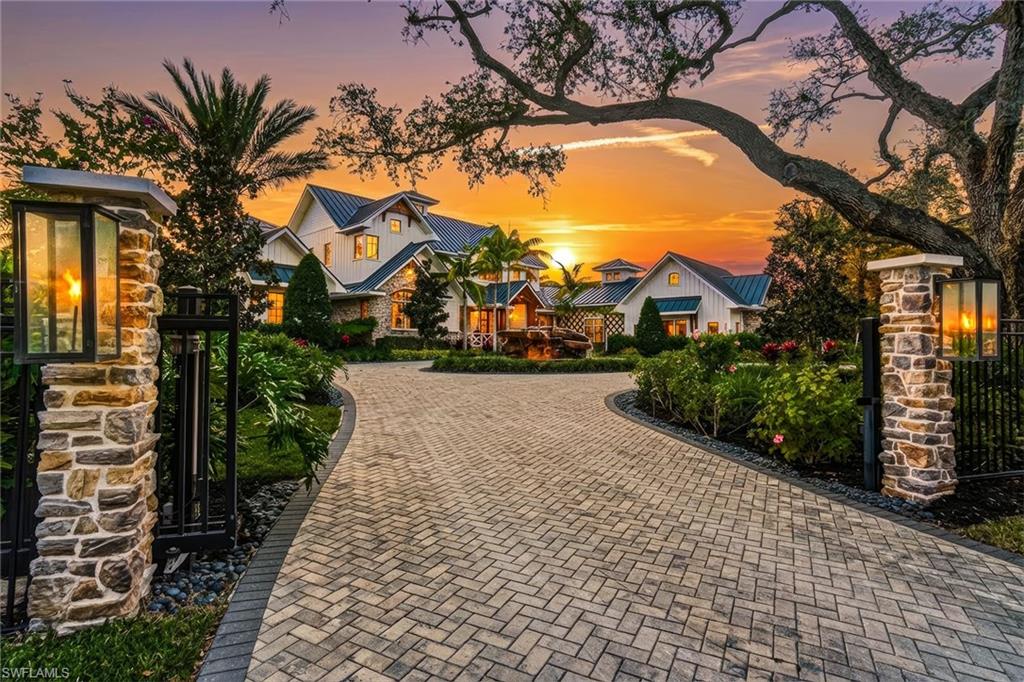 325 Cocohatchee BLVD