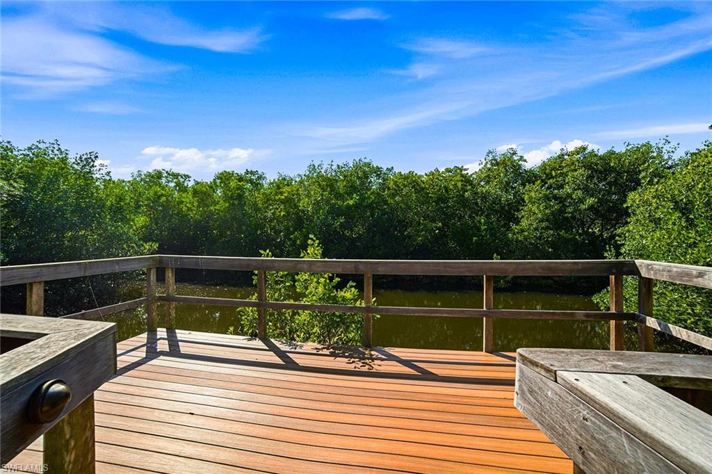 325 Cocohatchee BLVD