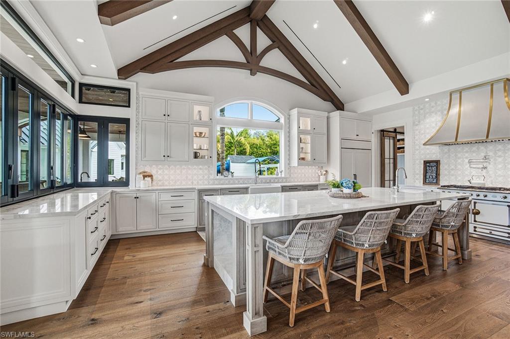 325 Cocohatchee BLVD