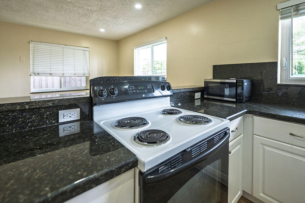 750 SW 2nd Street 1-3