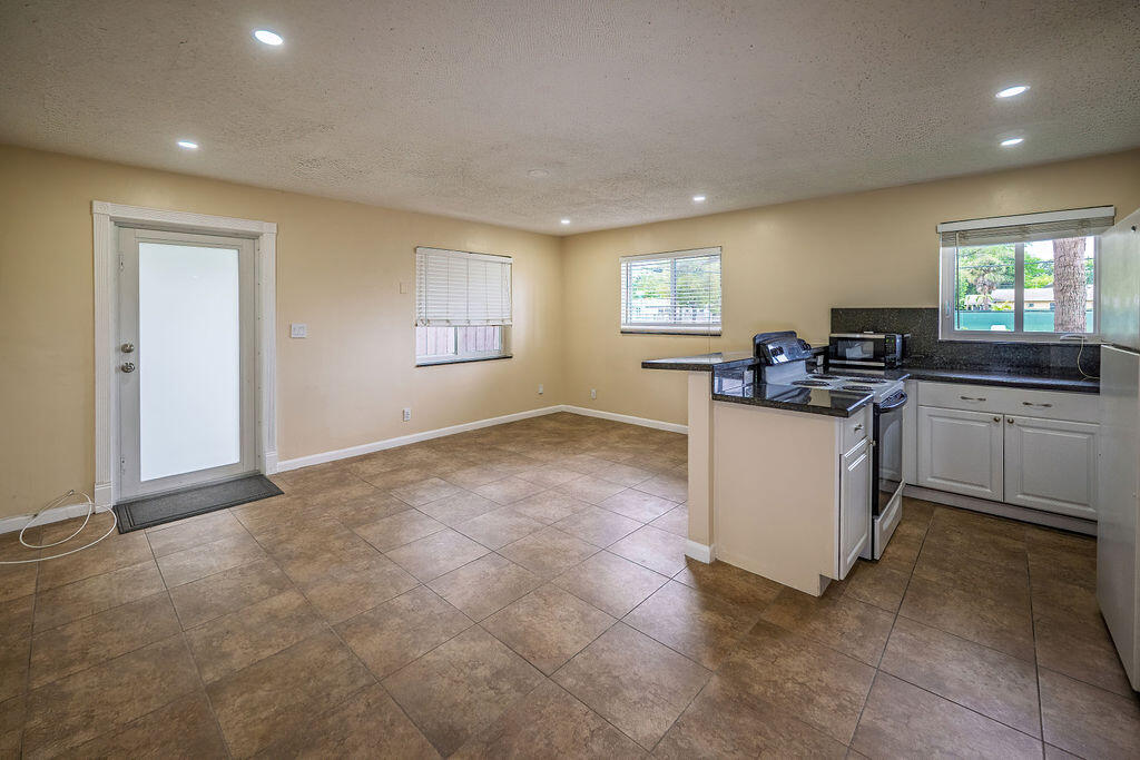 750 SW 2nd Street 1-3