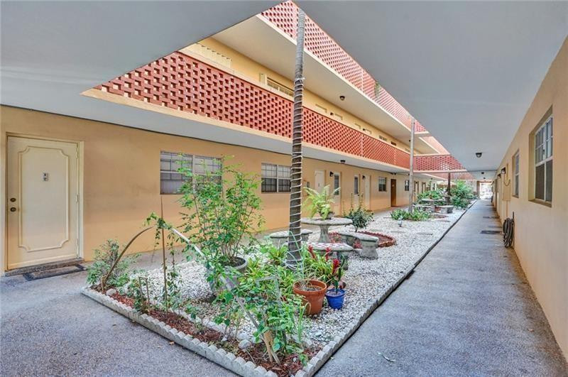 2301 NE 14th Street Cswy 305W