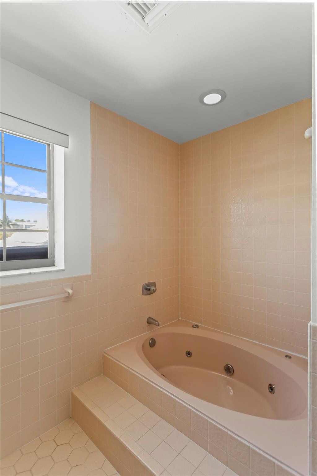 320 SE 12th Ave