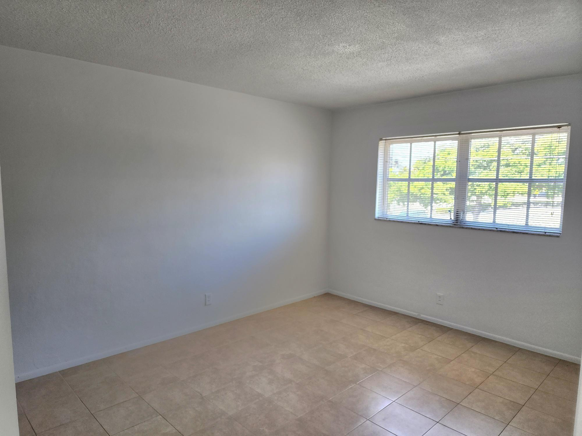 2301 NE 14th Street Cswy 205W