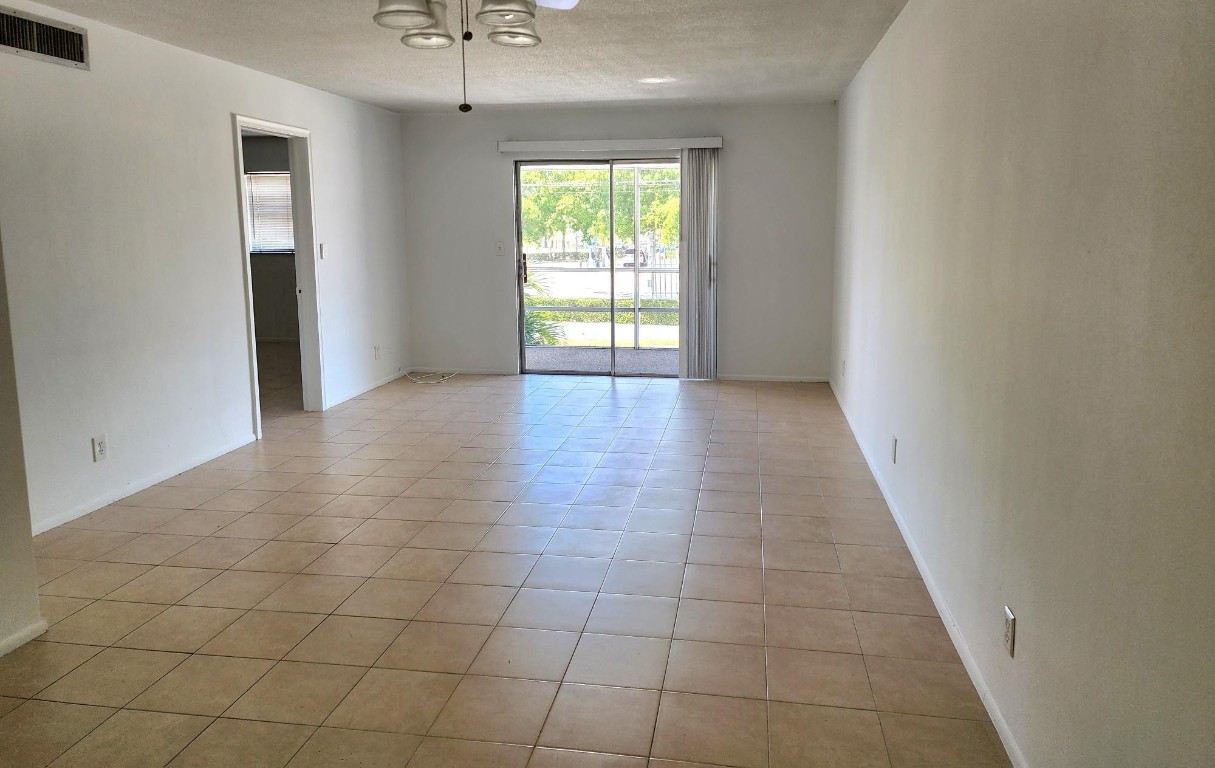 2301 NE 14th Street Cswy 205W