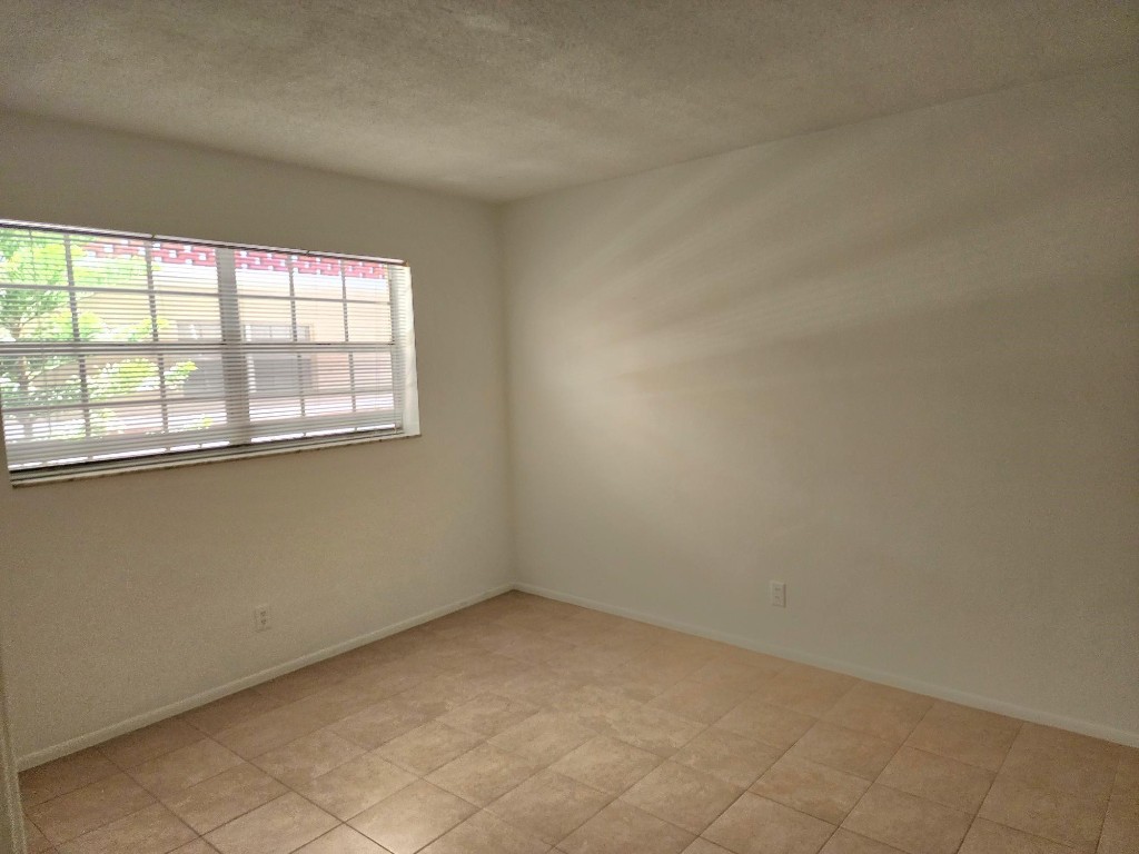 2301 NE 14th Street Cswy 205W