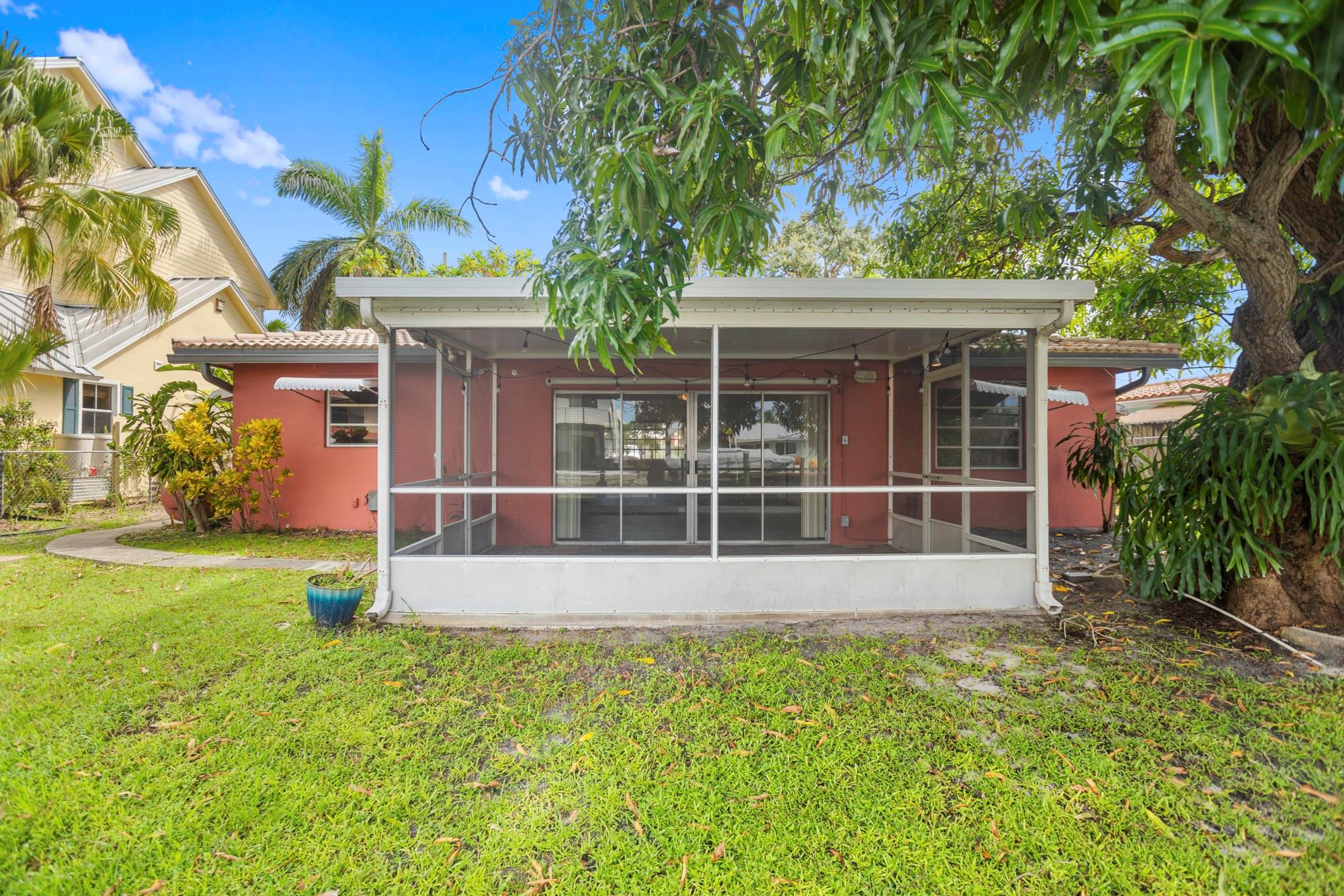 381 SE 14th Ave