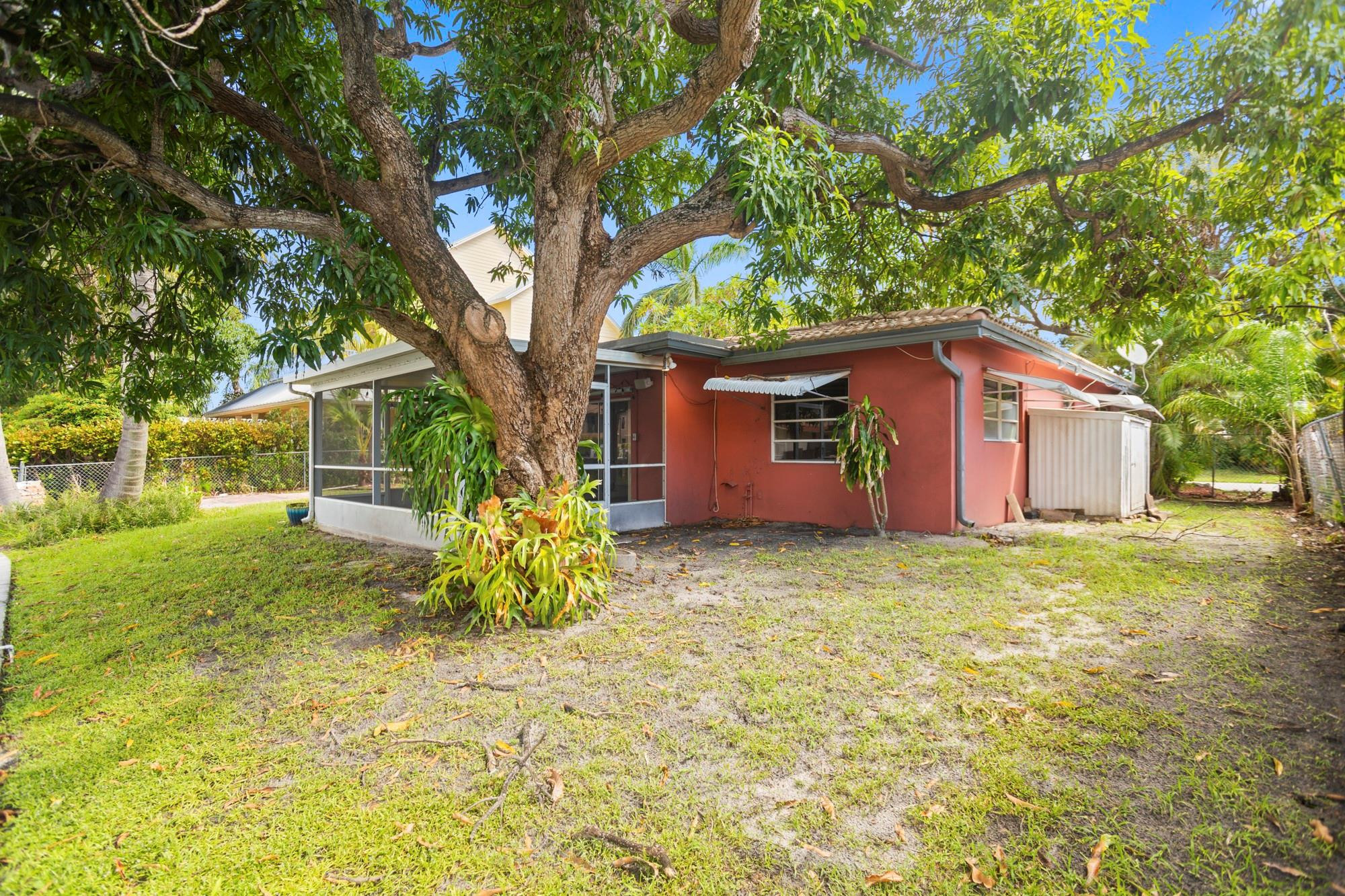 381 SE 14th Ave
