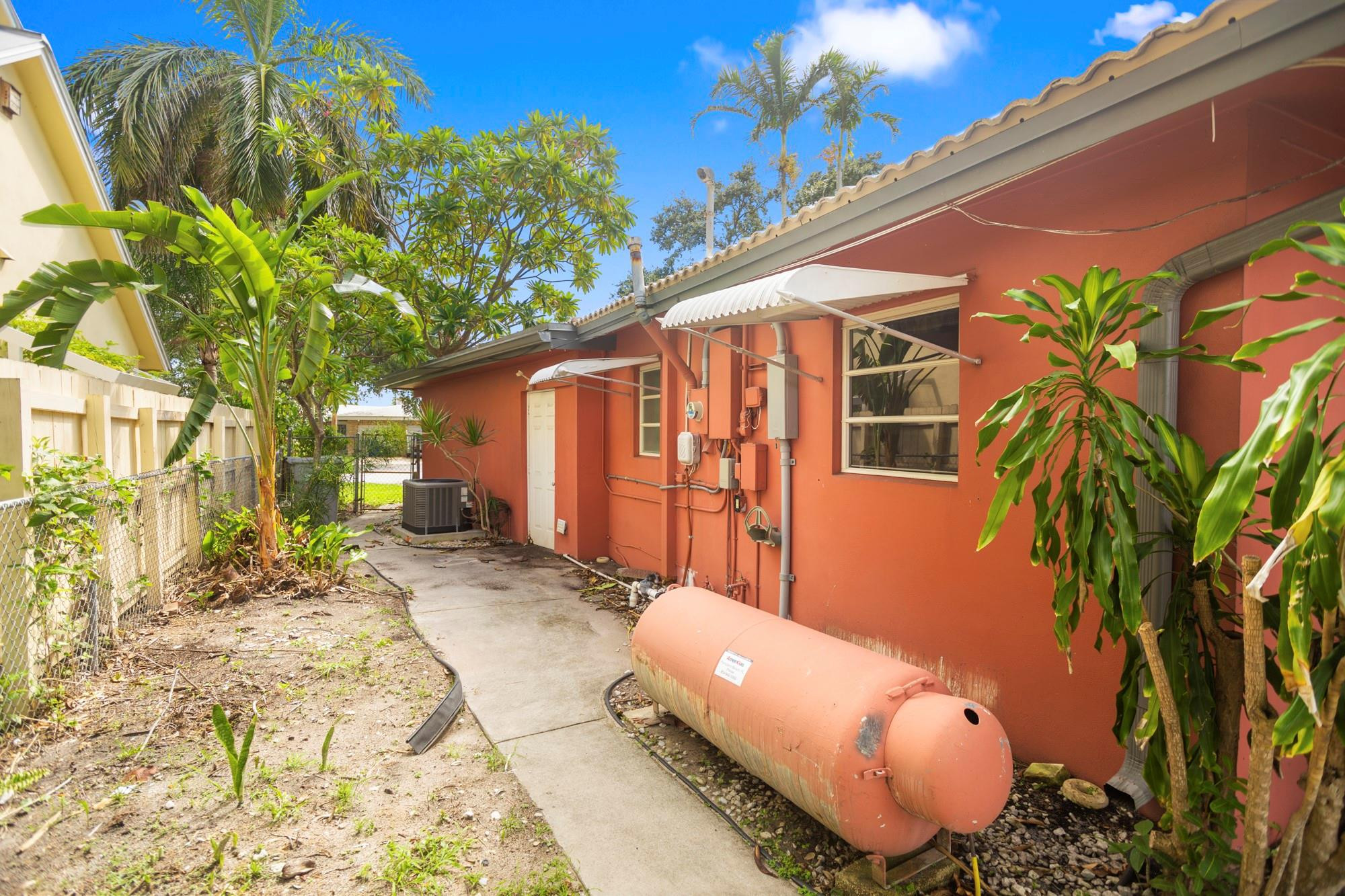 381 SE 14th Ave