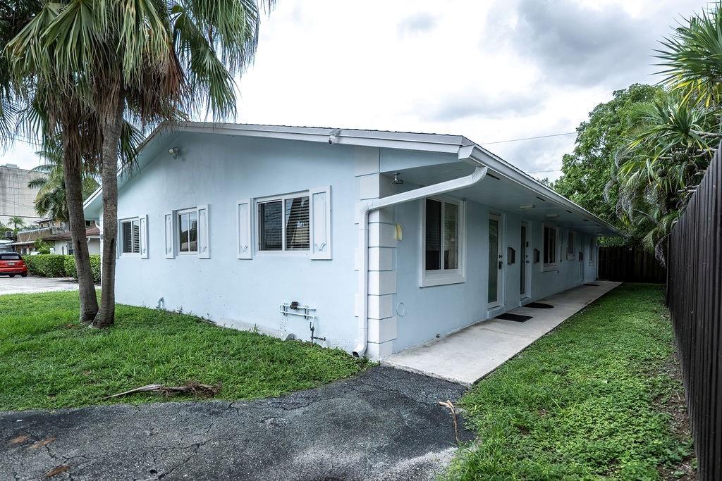 750 SW 2nd St 1