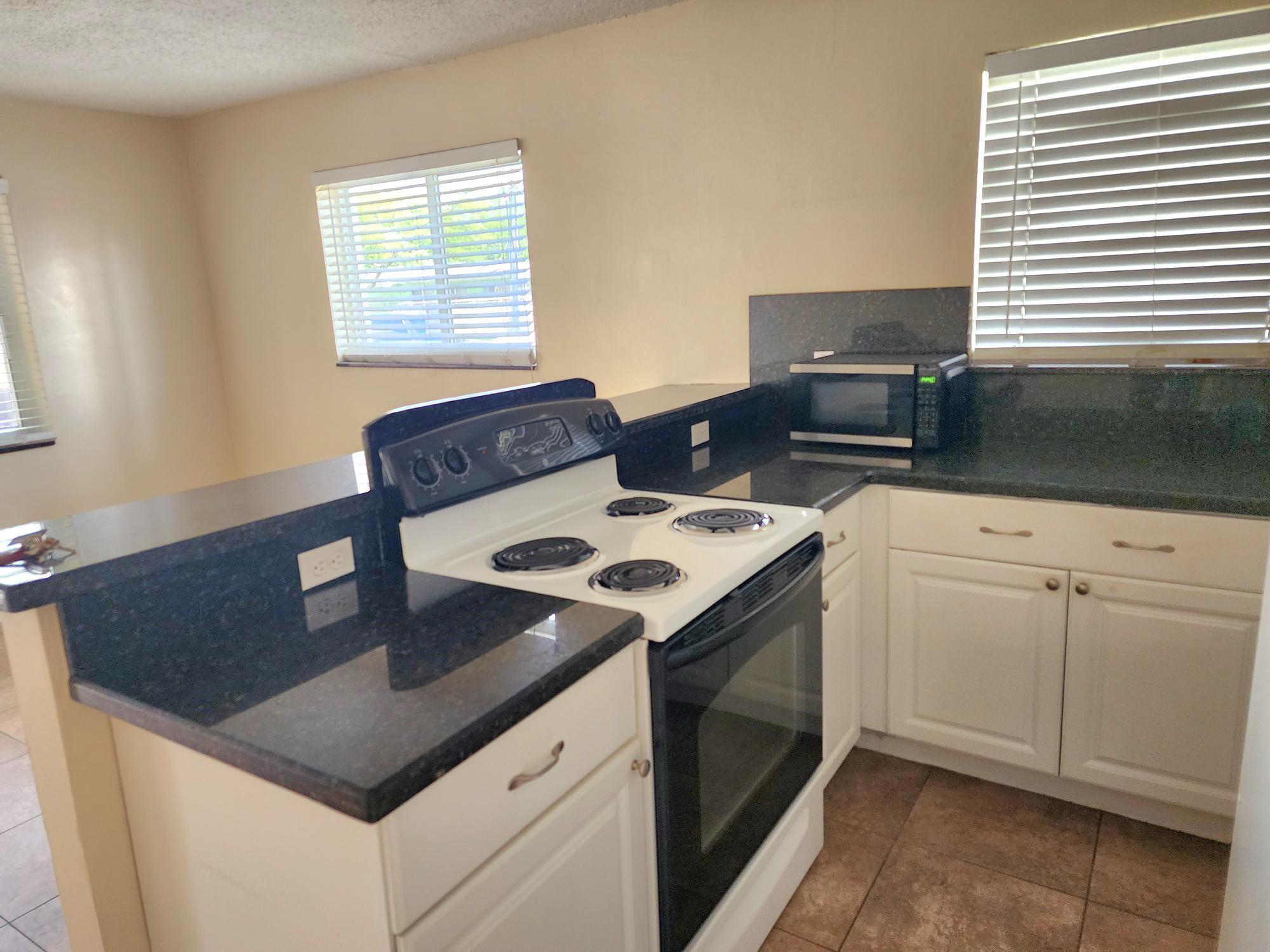 750 SW 2nd St 1