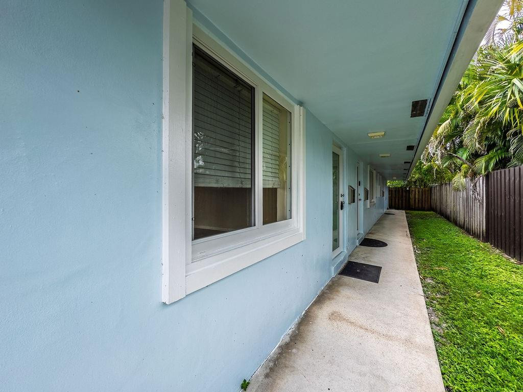750 SW 2nd St 1