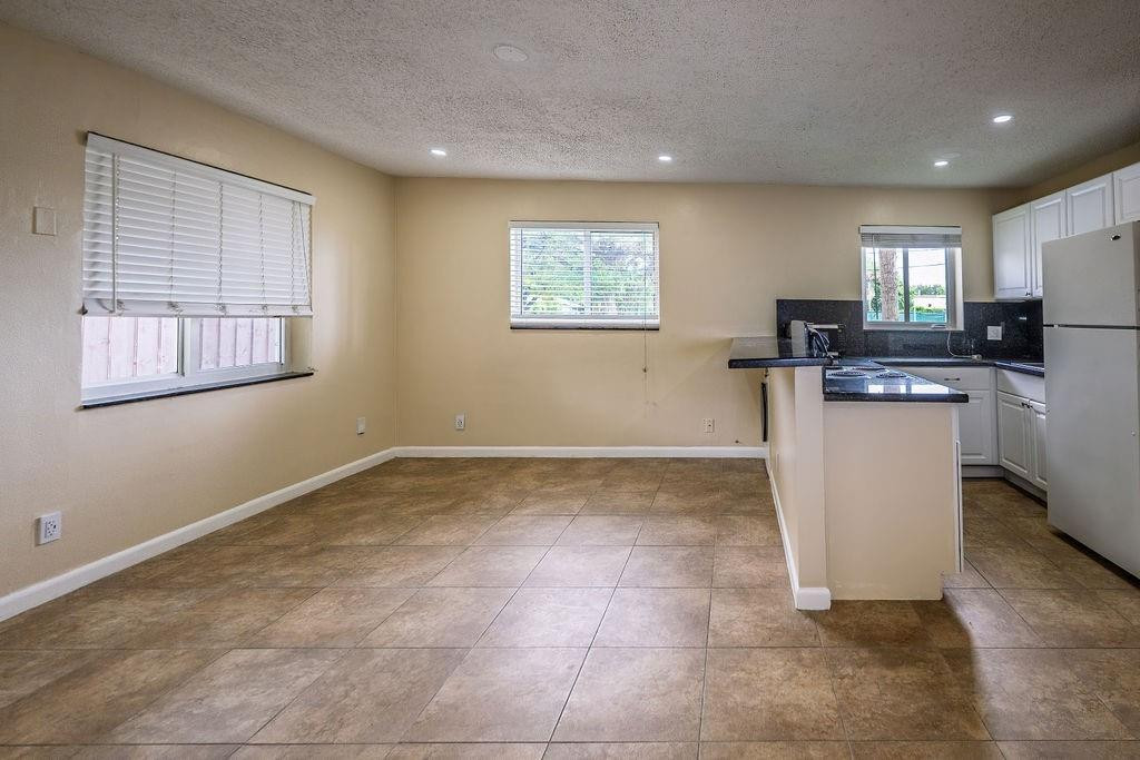 750 SW 2nd St 1