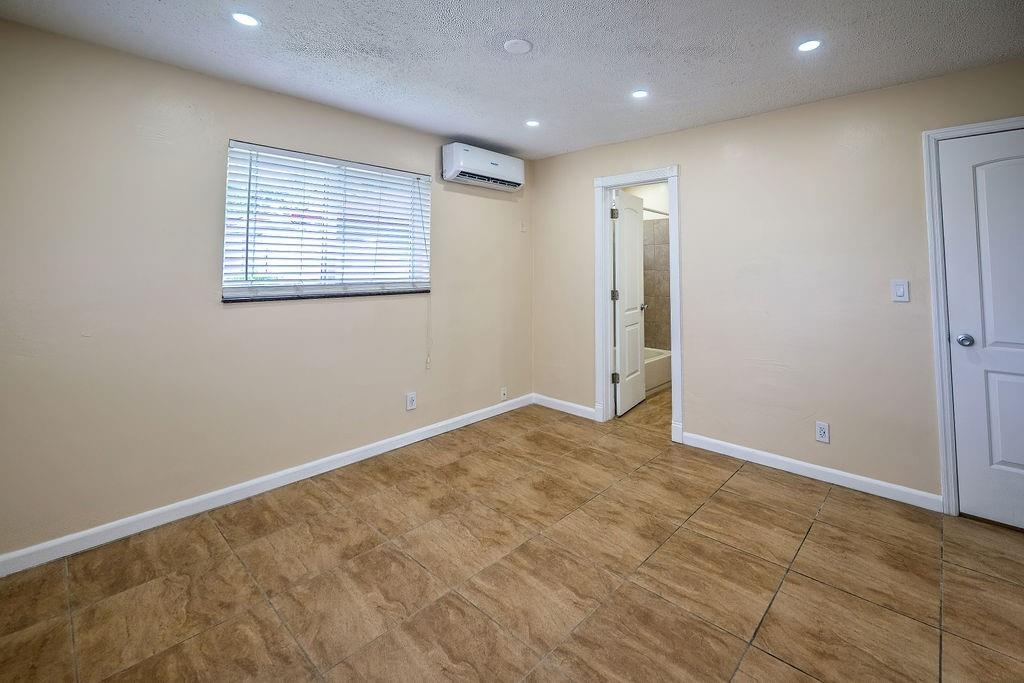 750 SW 2nd St 1