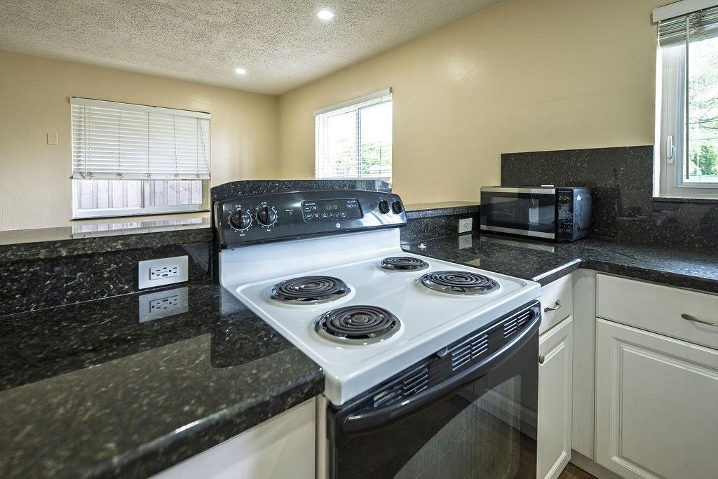 750 SW 2nd St 1