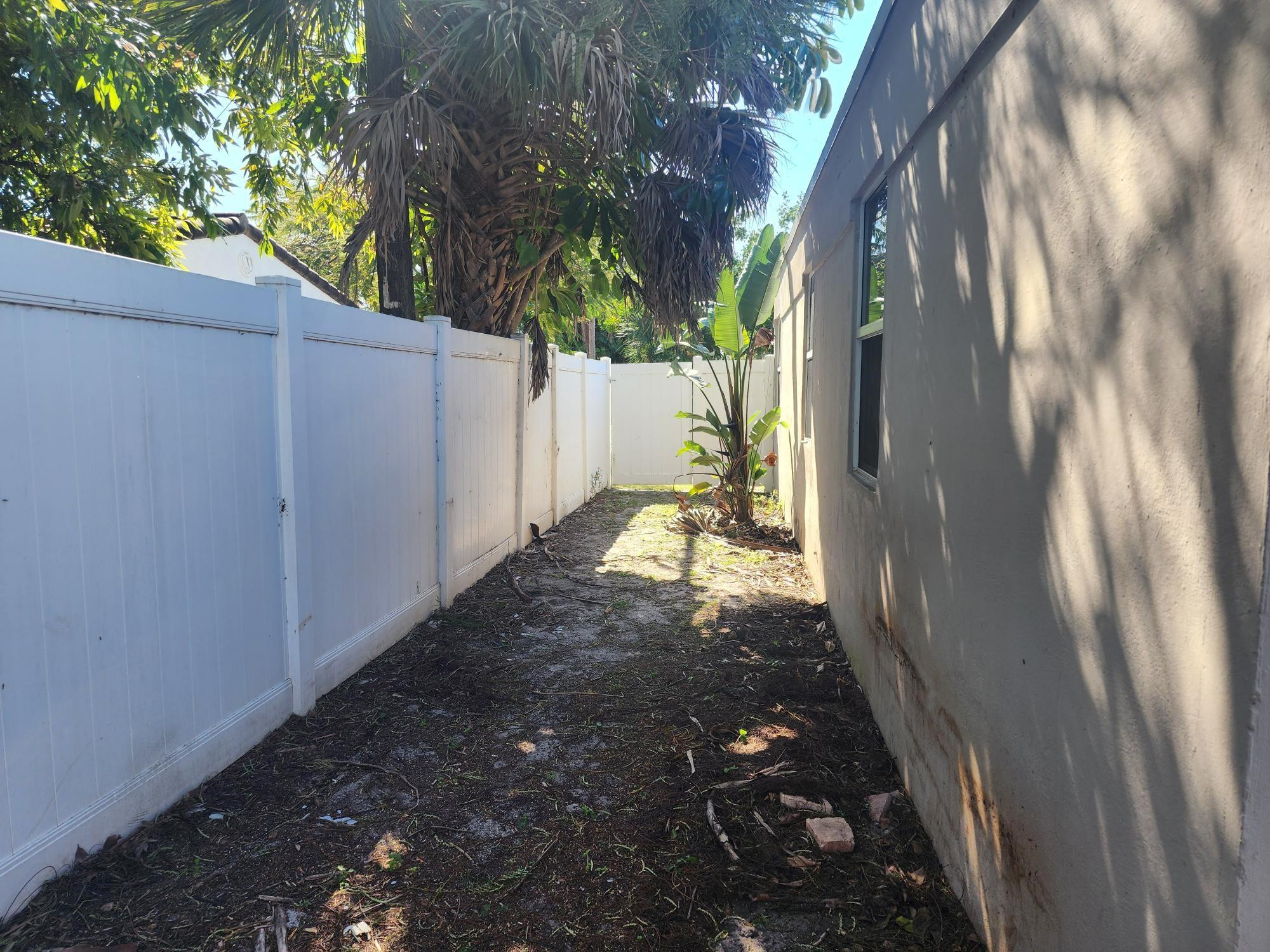 413 SW 16th St