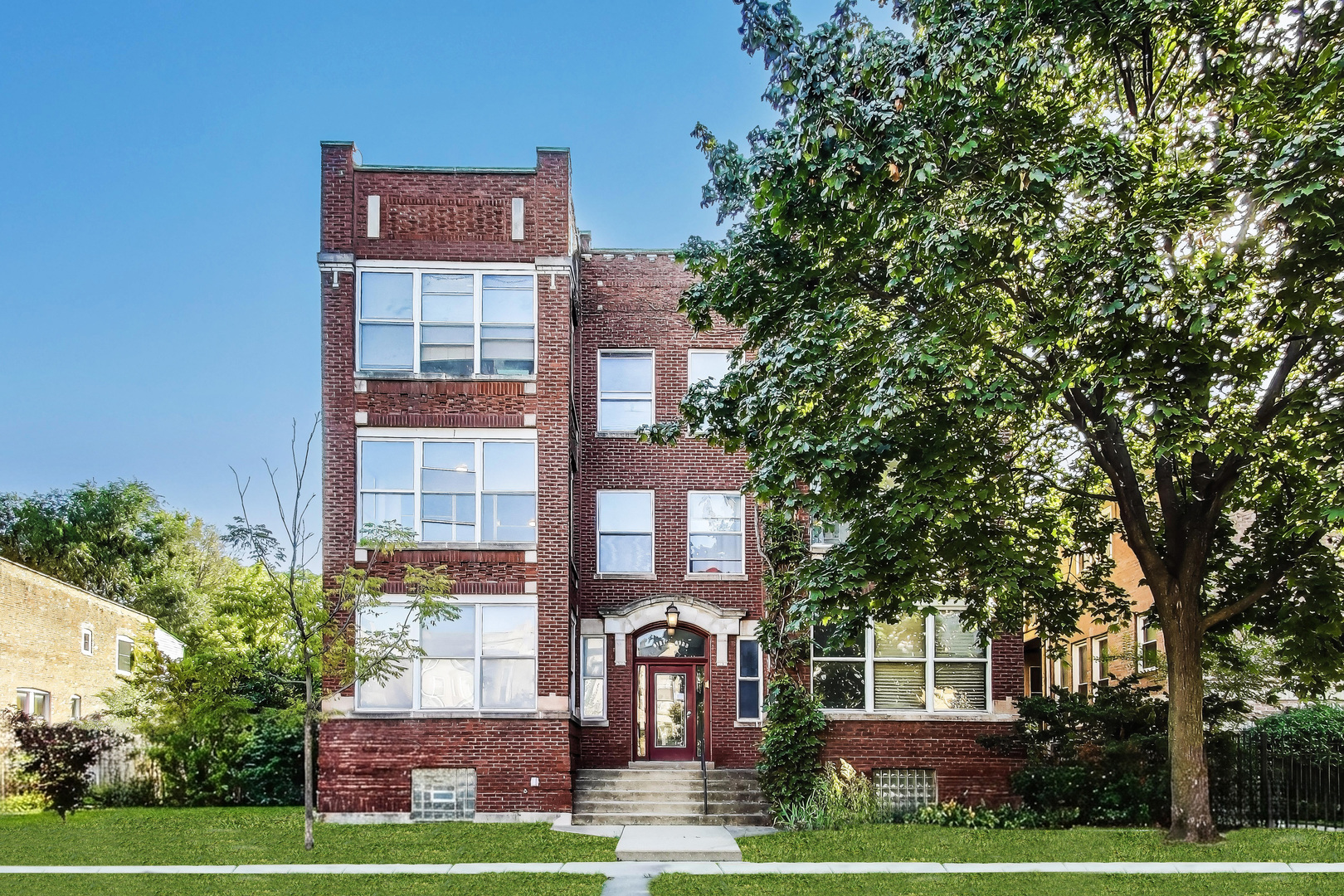 6121 S Woodlawn Avenue Unit: 2