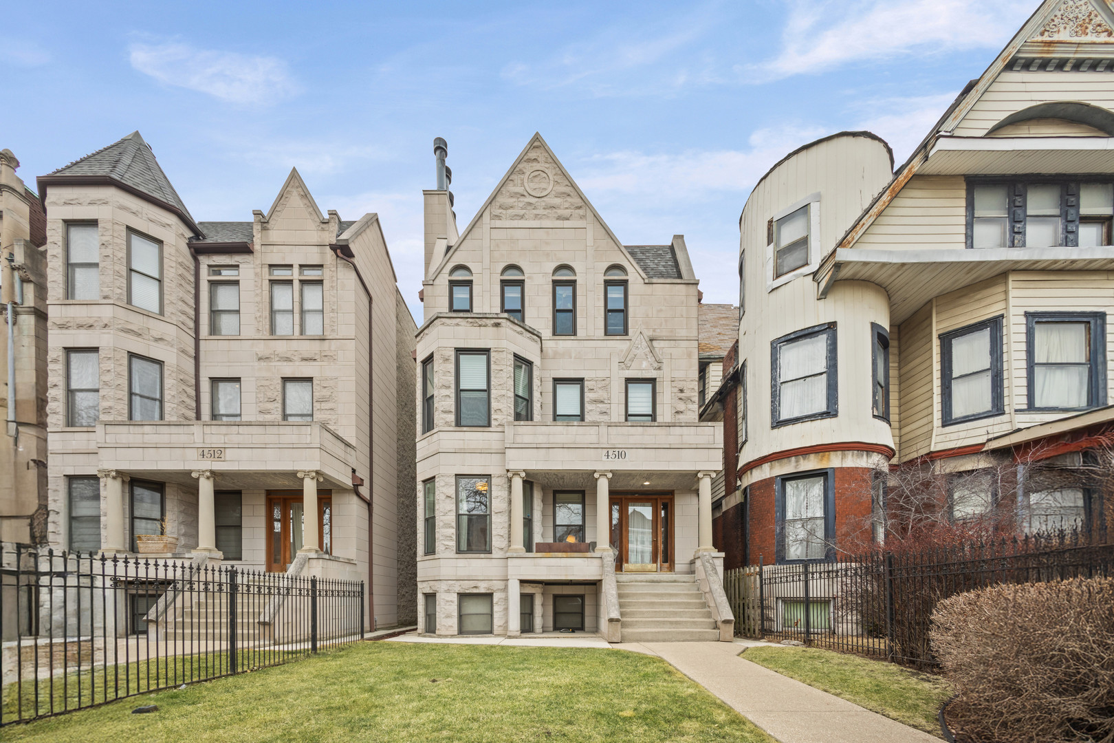 4510 S Greenwood Avenue Unit: 2