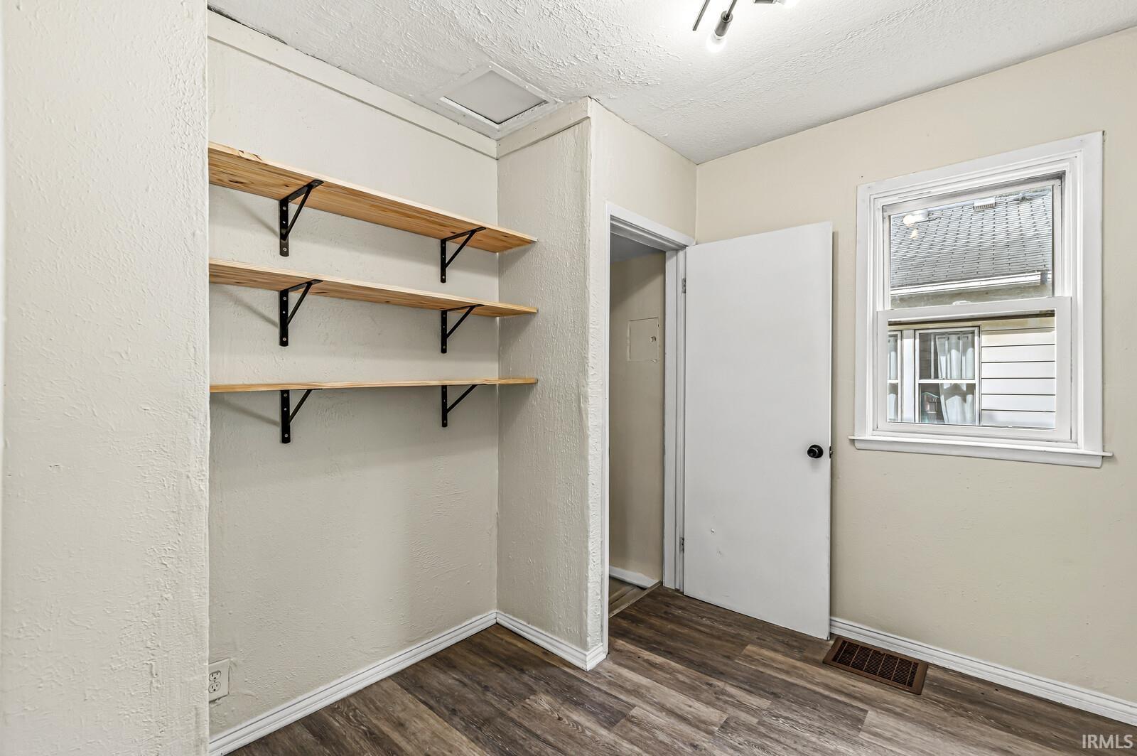 1142 N Brookfield Street