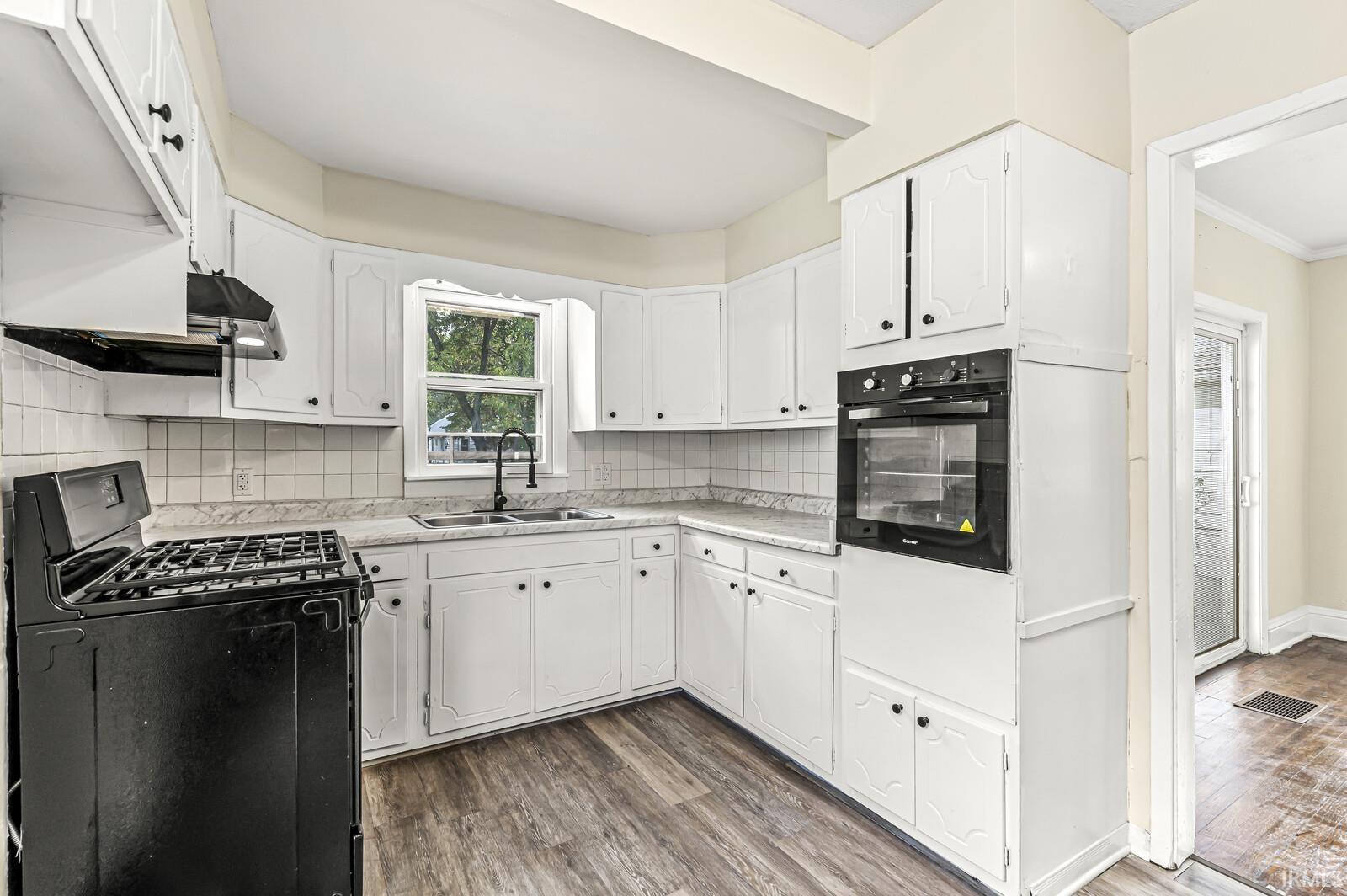 1142 N Brookfield Street