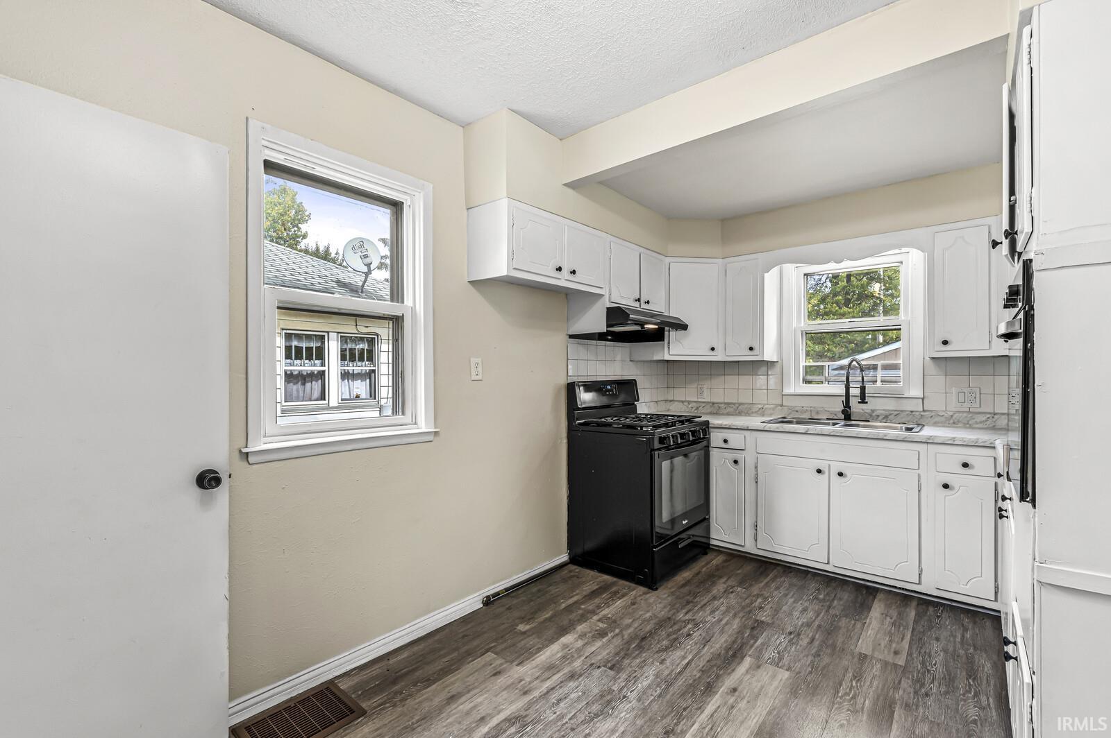 1142 N Brookfield Street