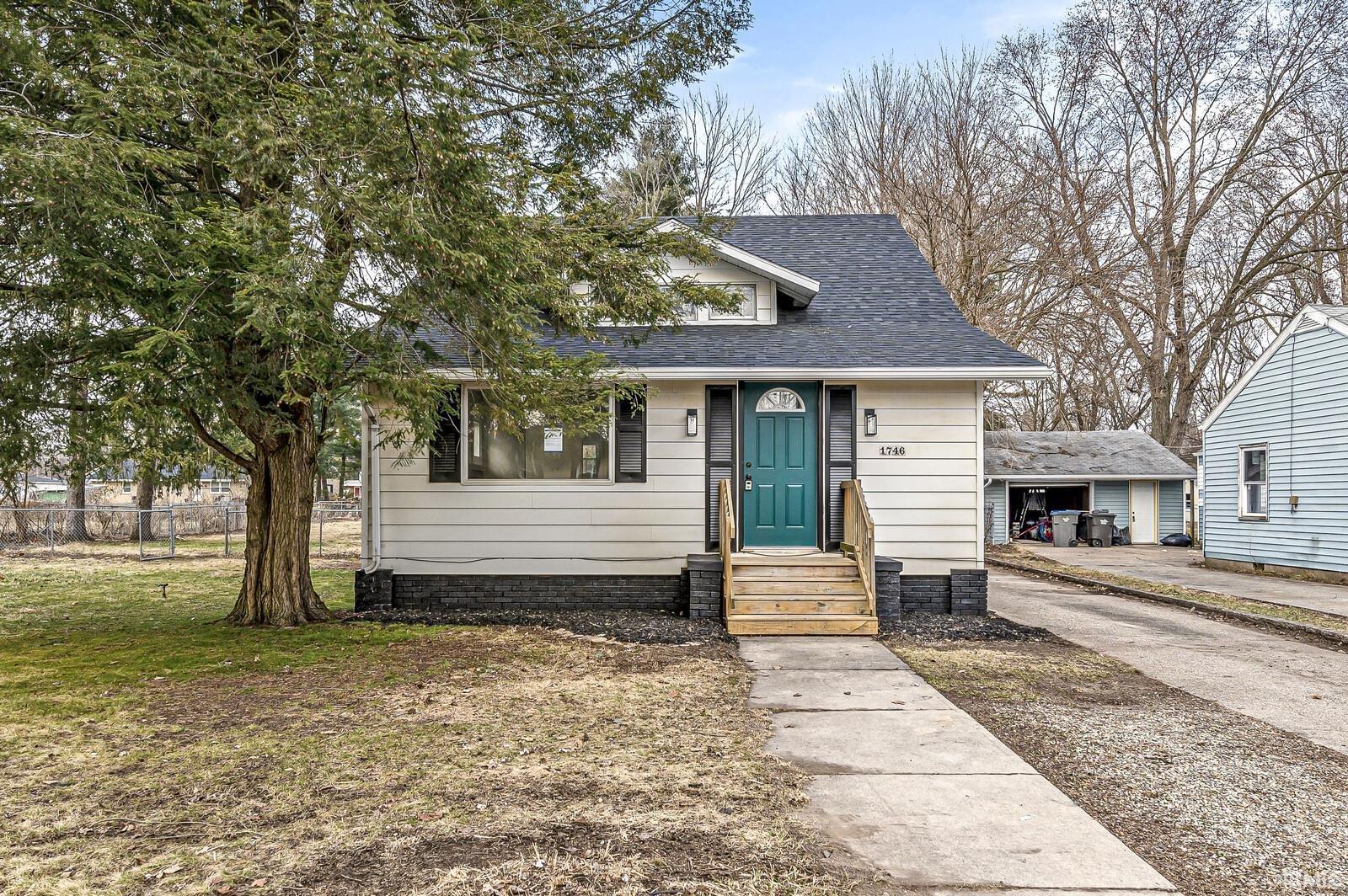 1746 E Beardsley Avenue