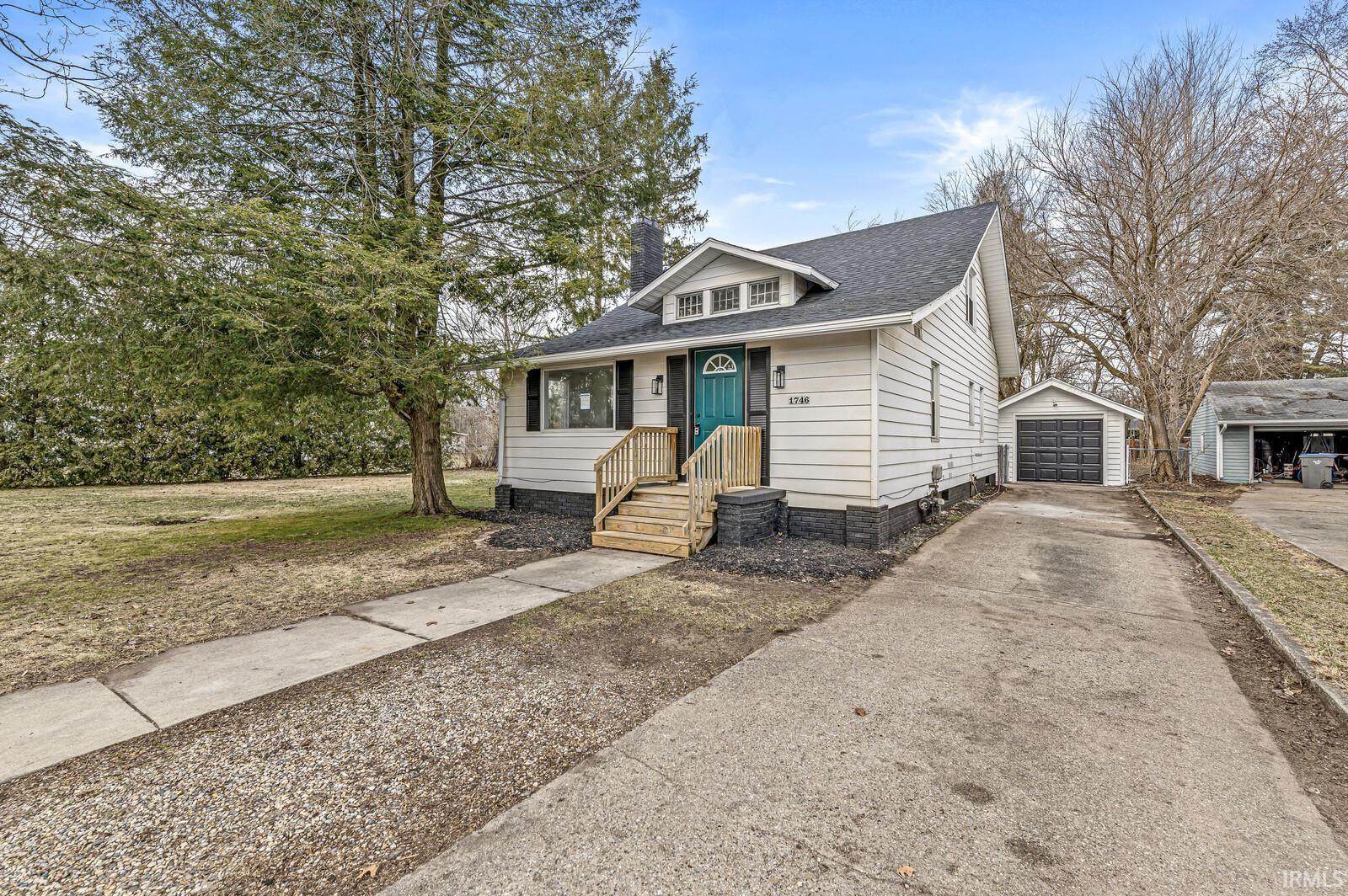 1746 E Beardsley Avenue