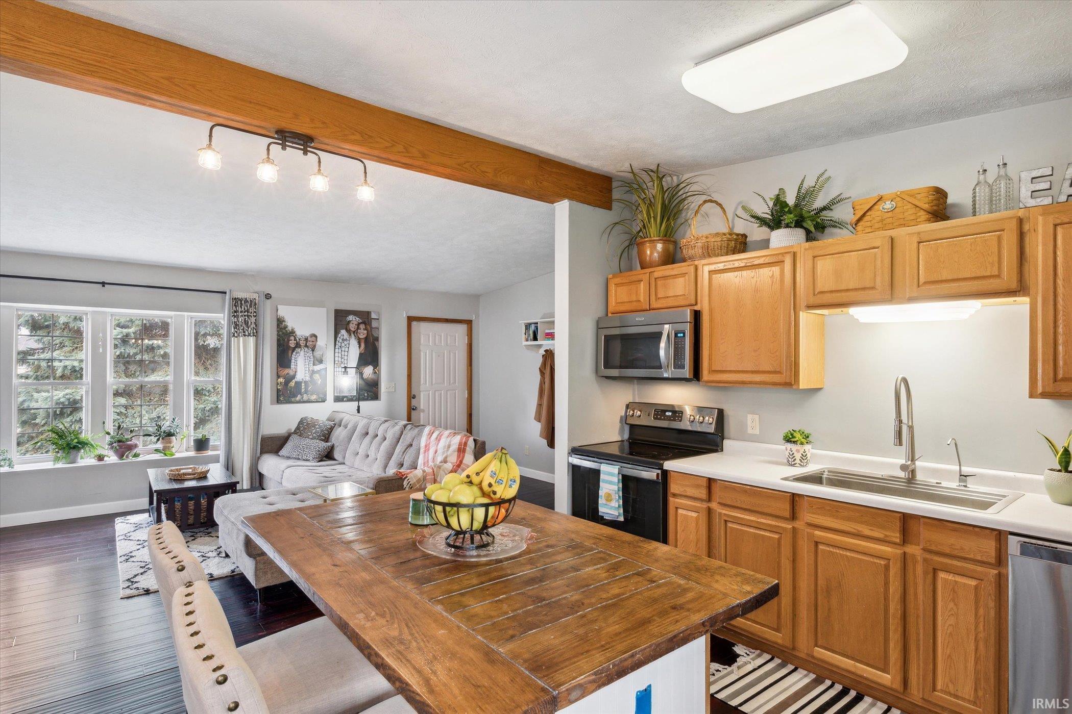 58660 Palace Place Lane