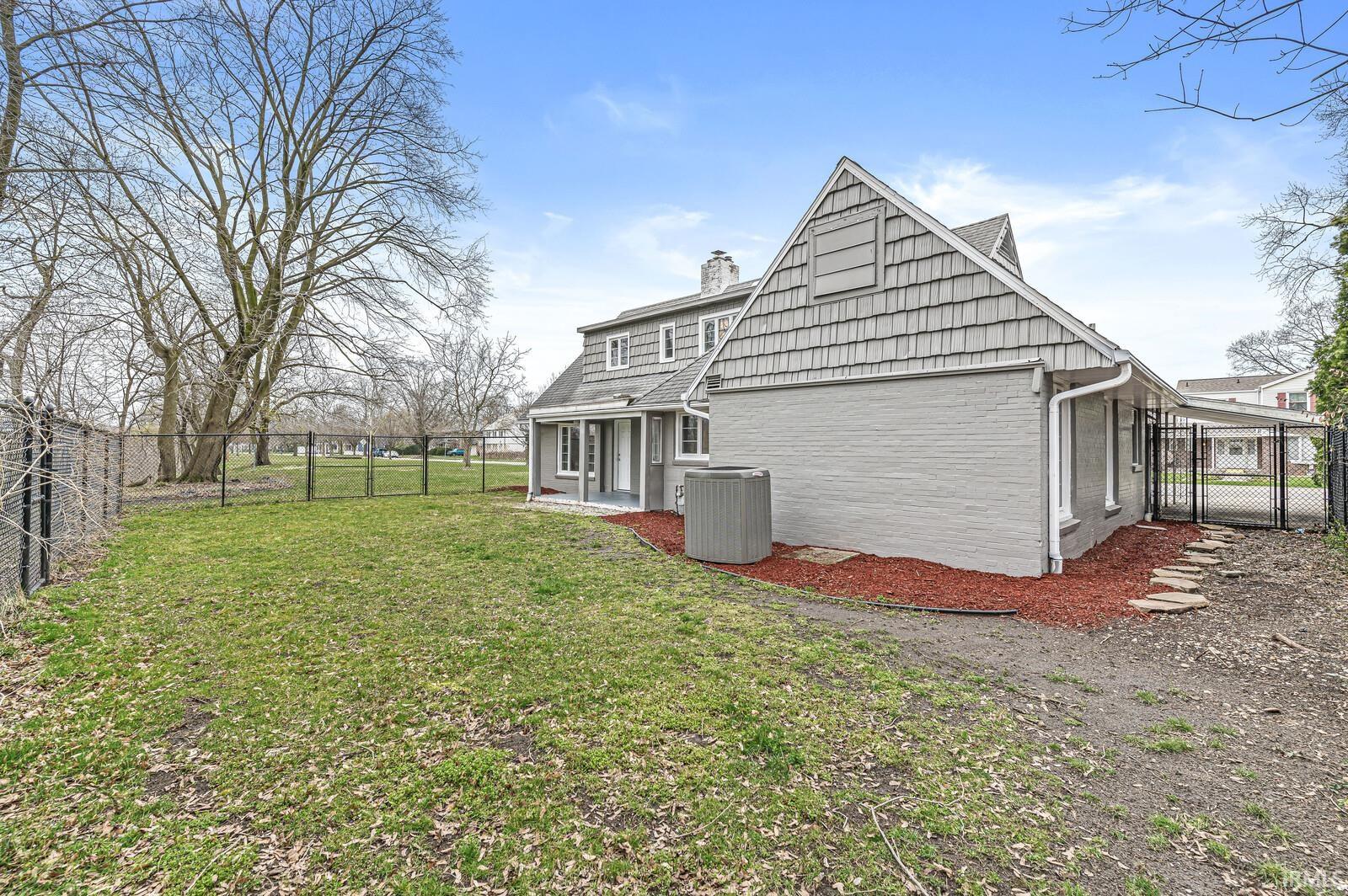 704 N Riverside Drive