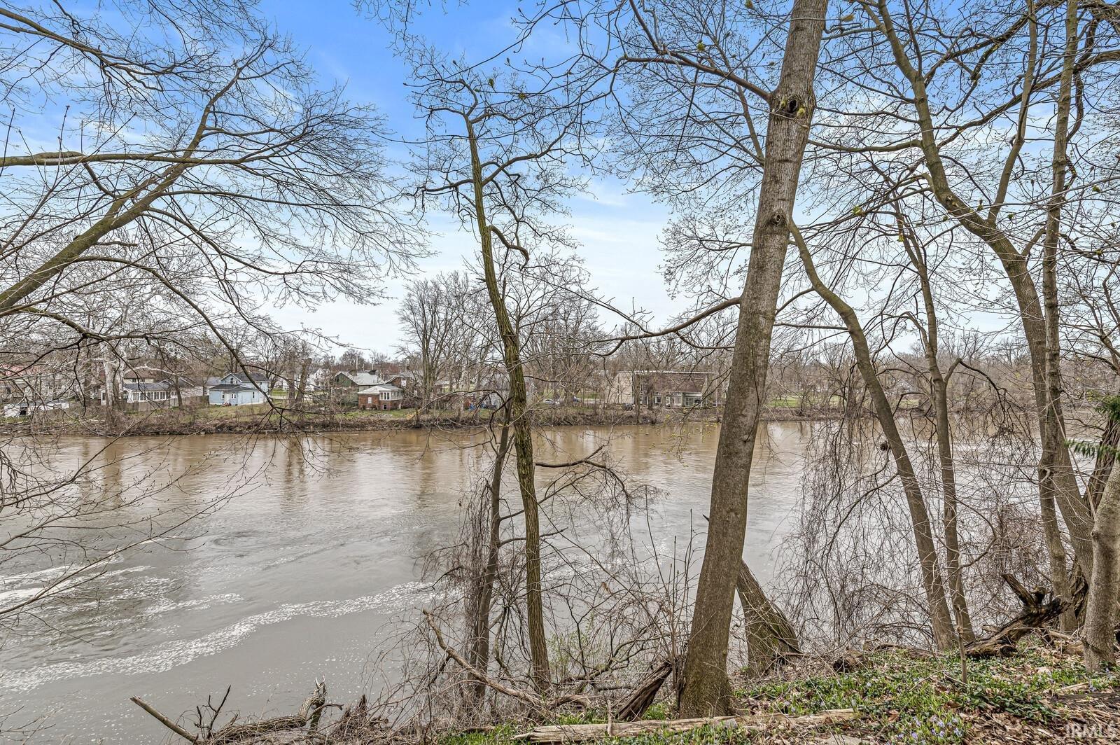 704 N Riverside Drive