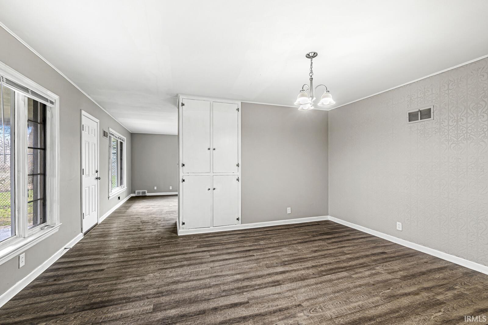 704 N Riverside Drive