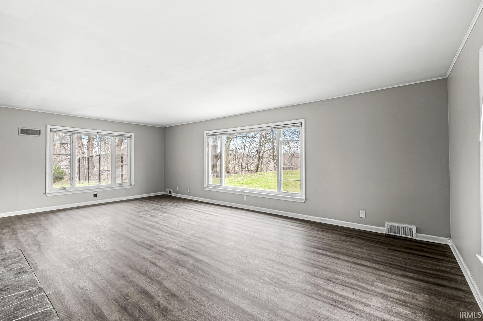 704 N Riverside Drive