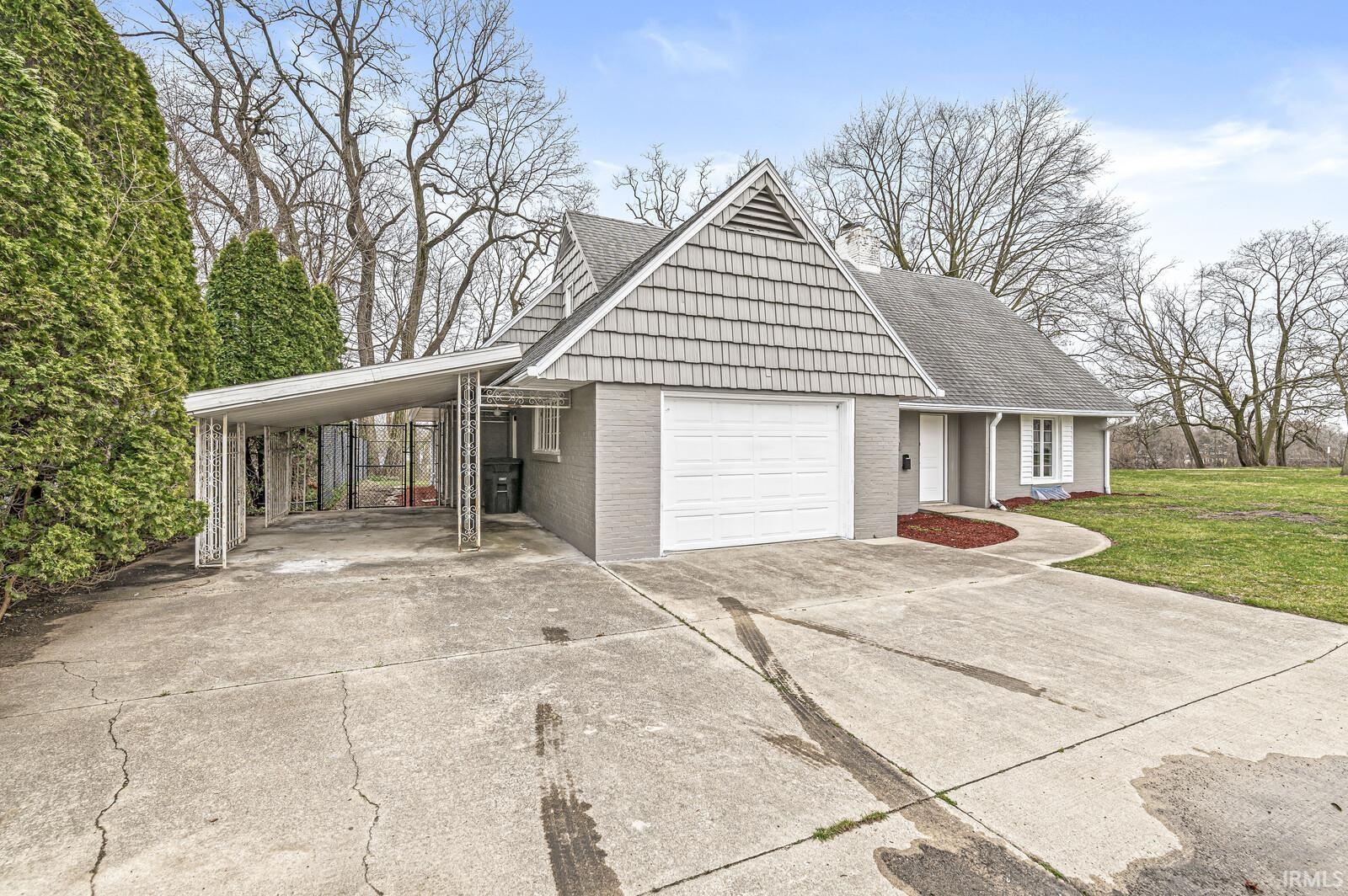 704 N Riverside Drive