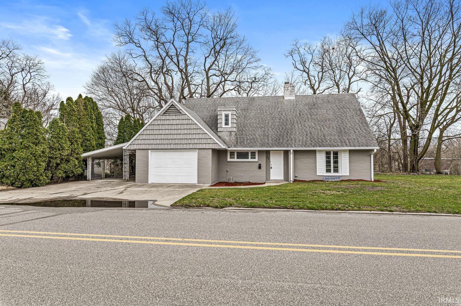 704 N Riverside Drive