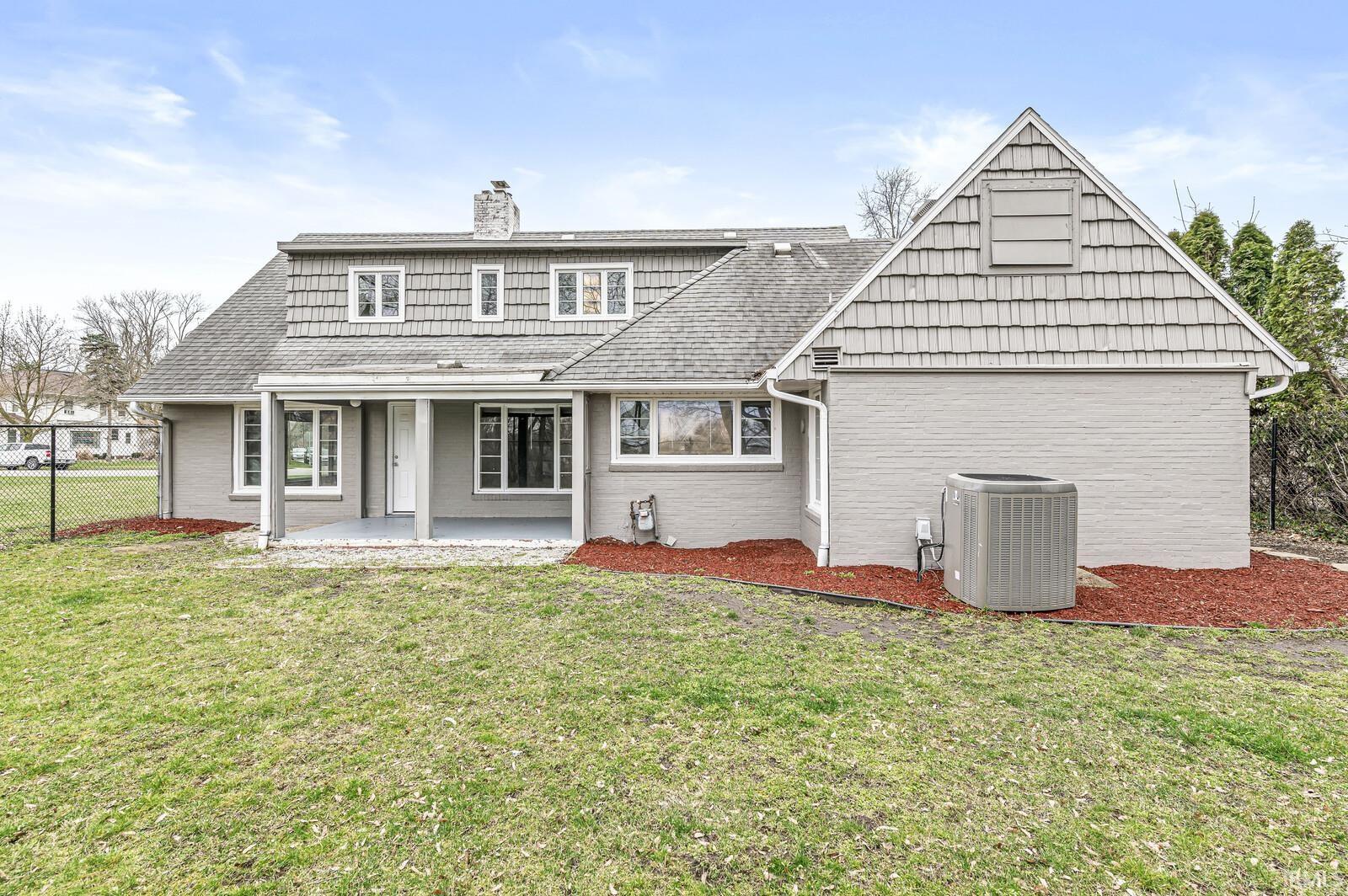 704 N Riverside Drive