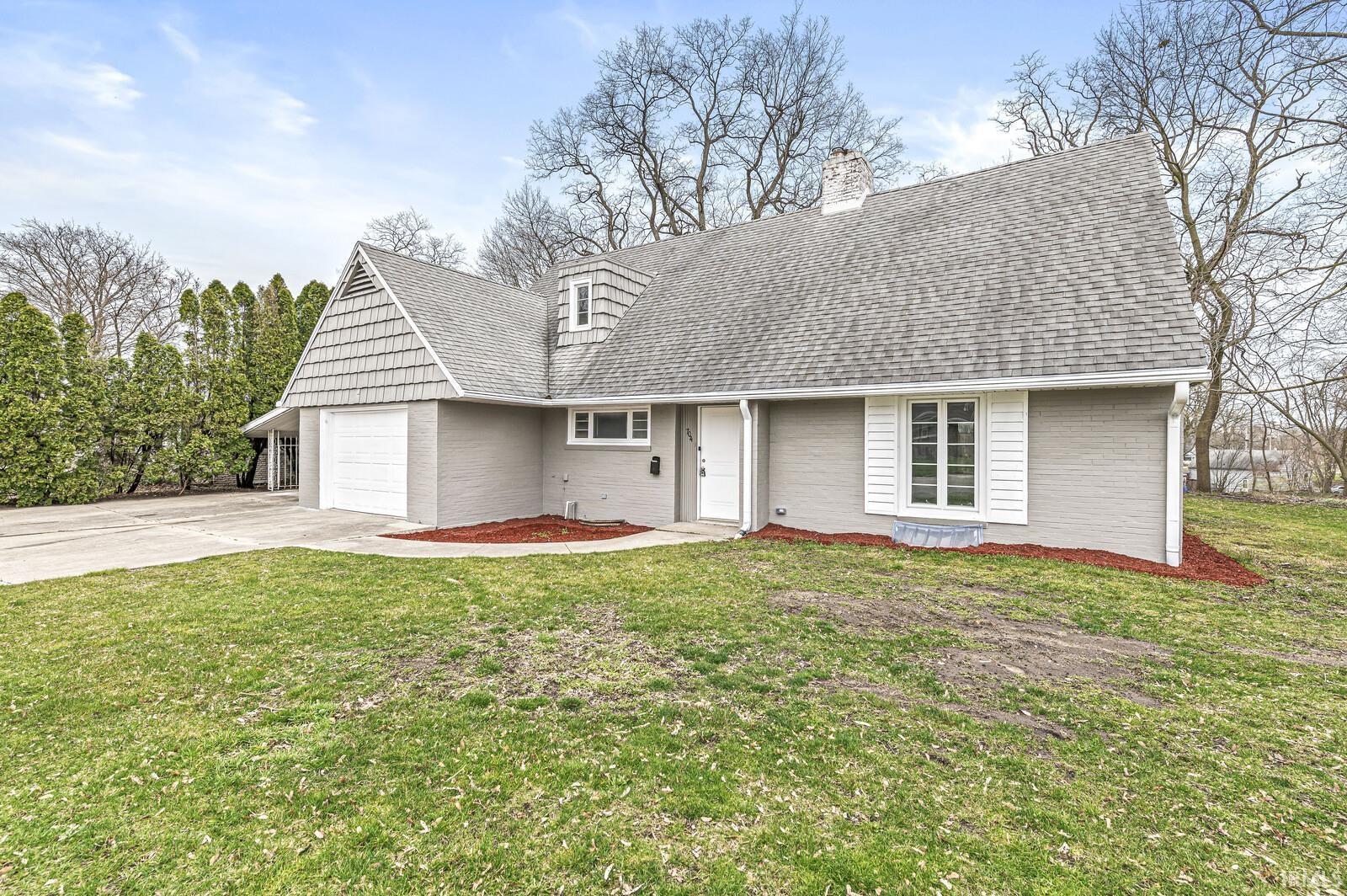 704 N Riverside Drive