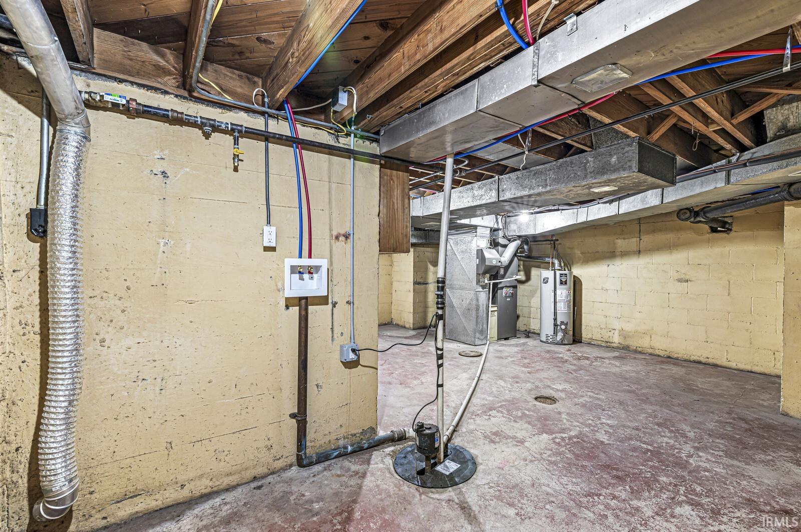 704 N Riverside Drive