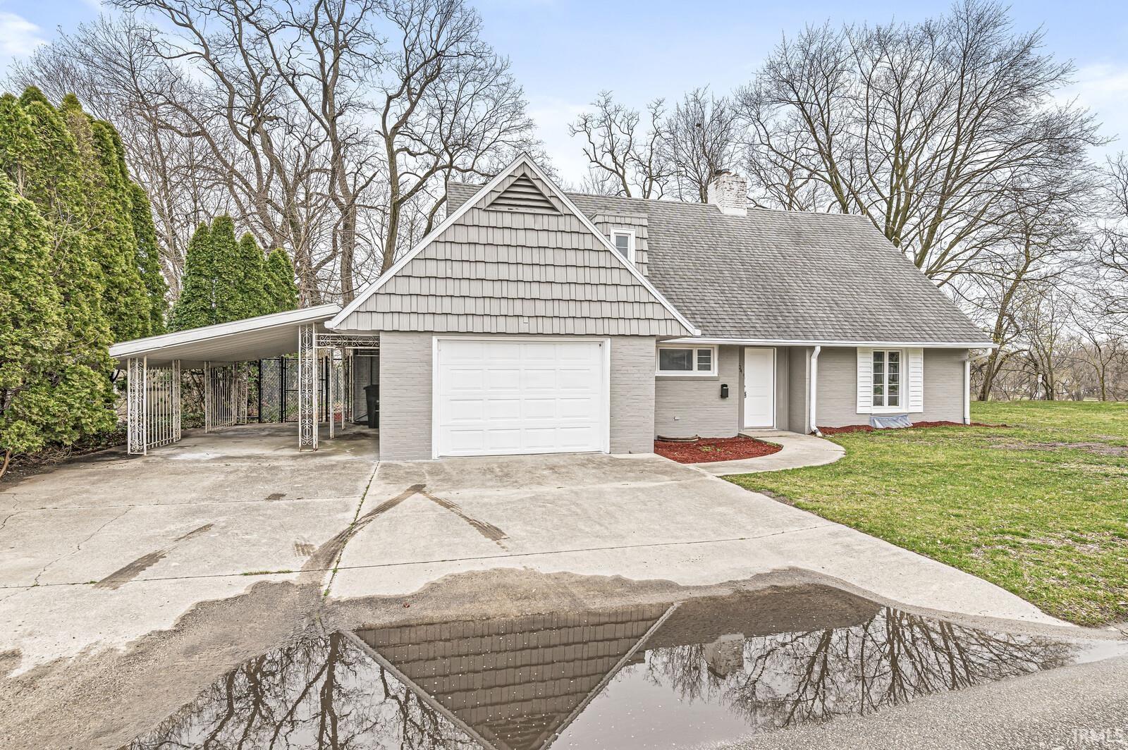 704 N Riverside Drive