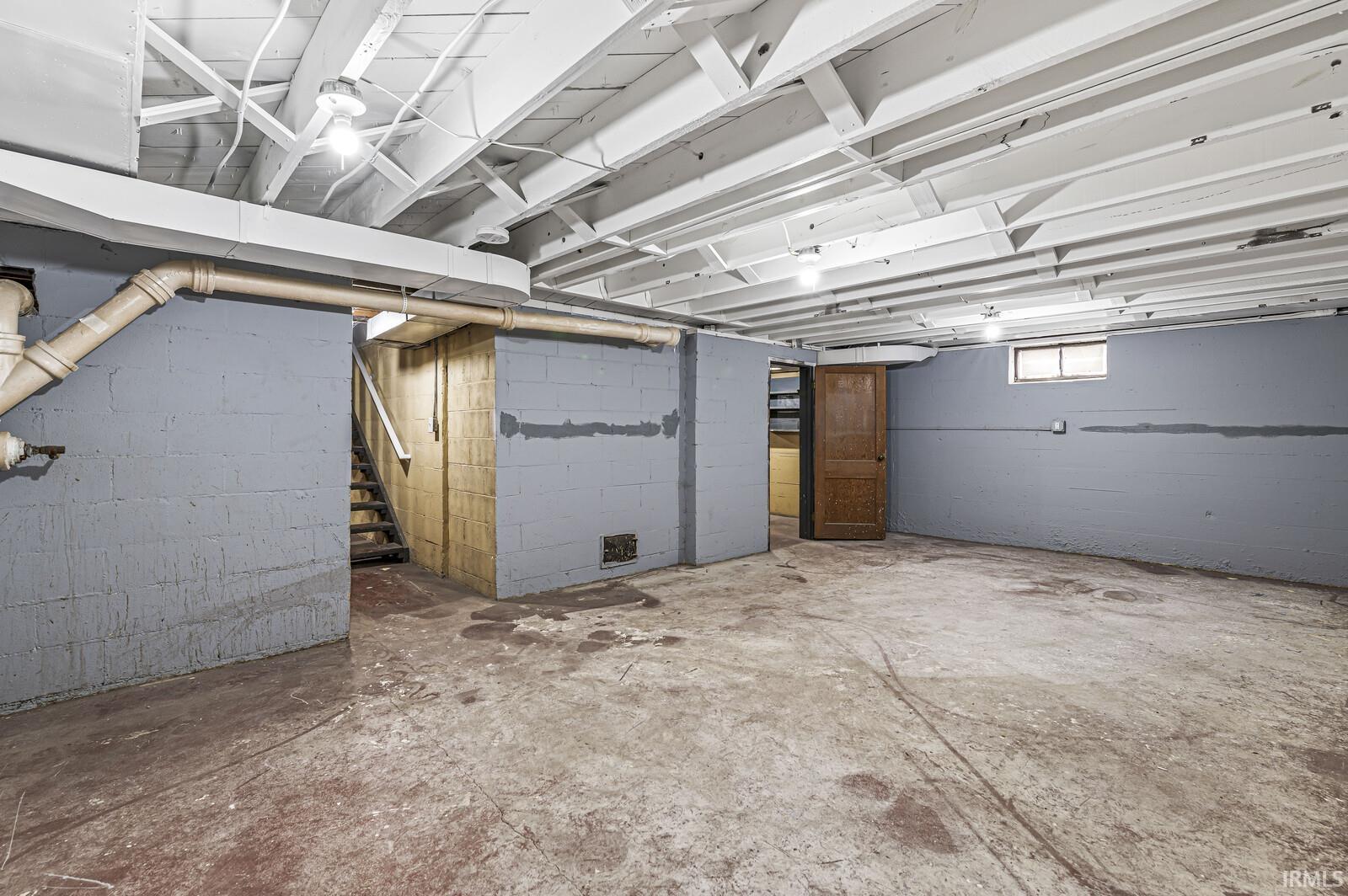 704 N Riverside Drive