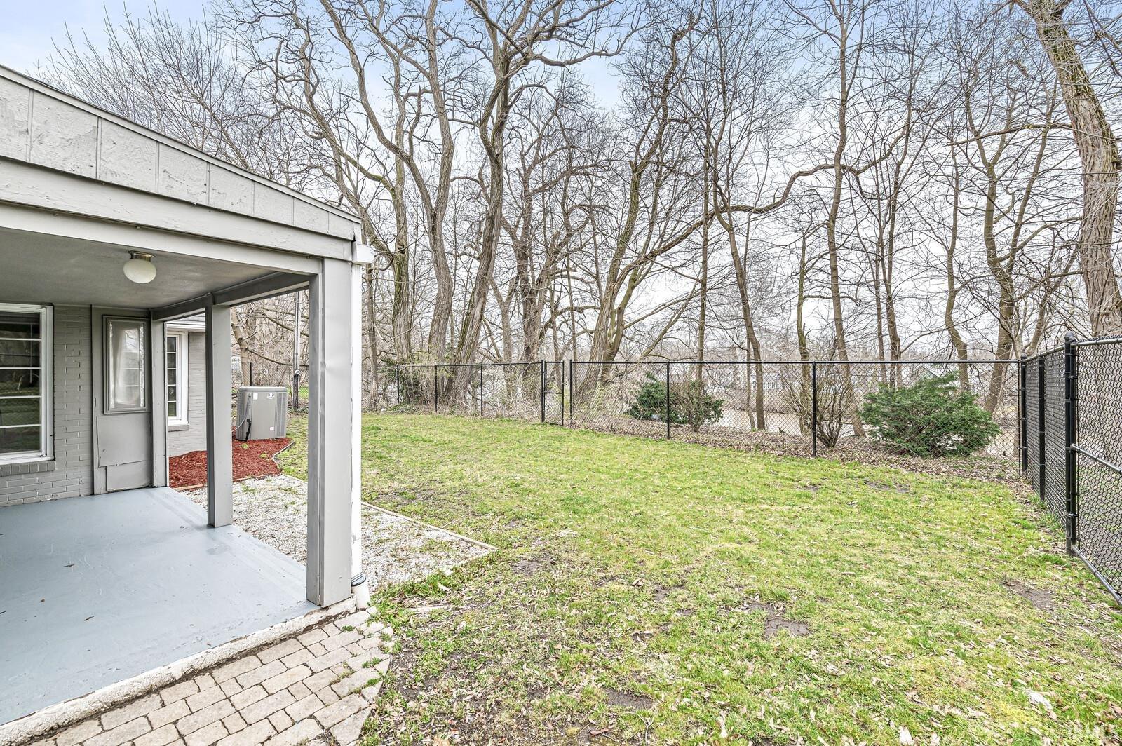 704 N Riverside Drive