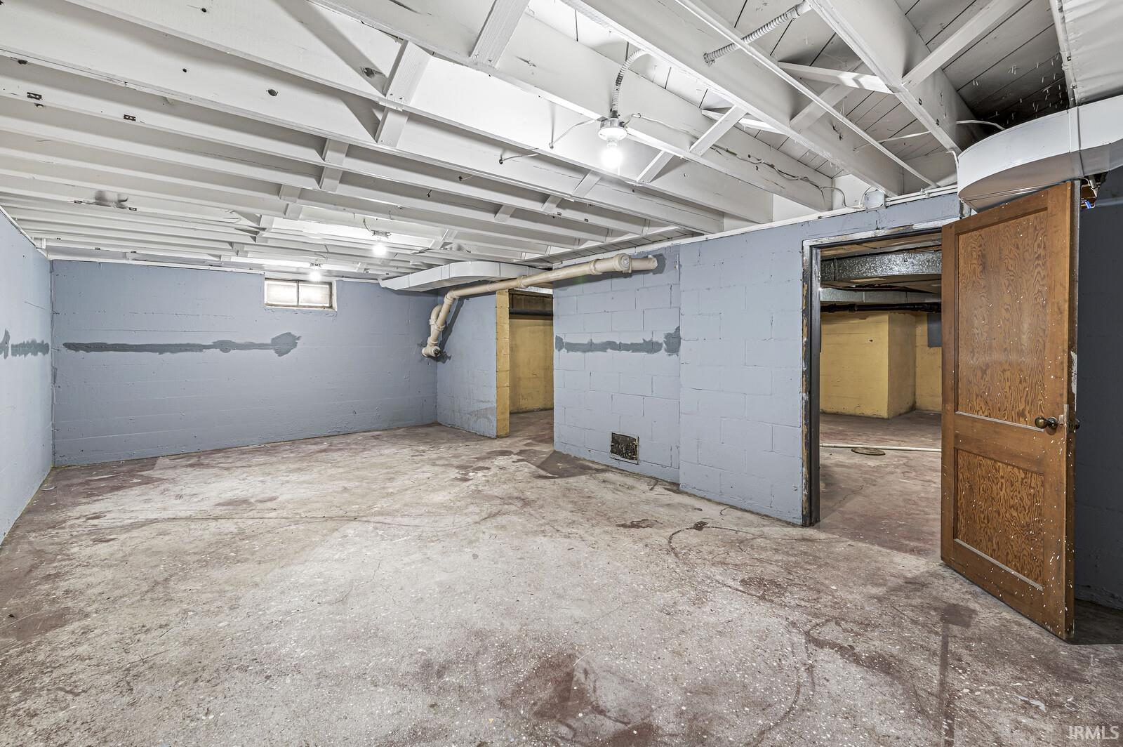 704 N Riverside Drive