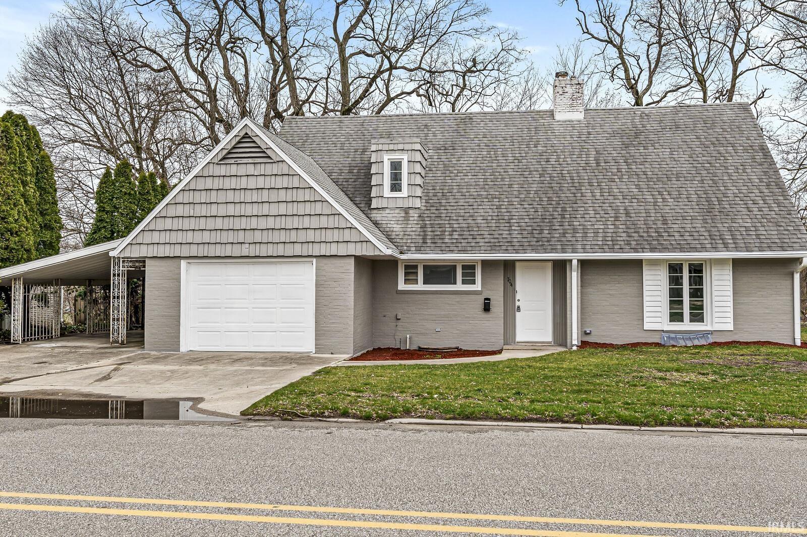 704 N Riverside Drive