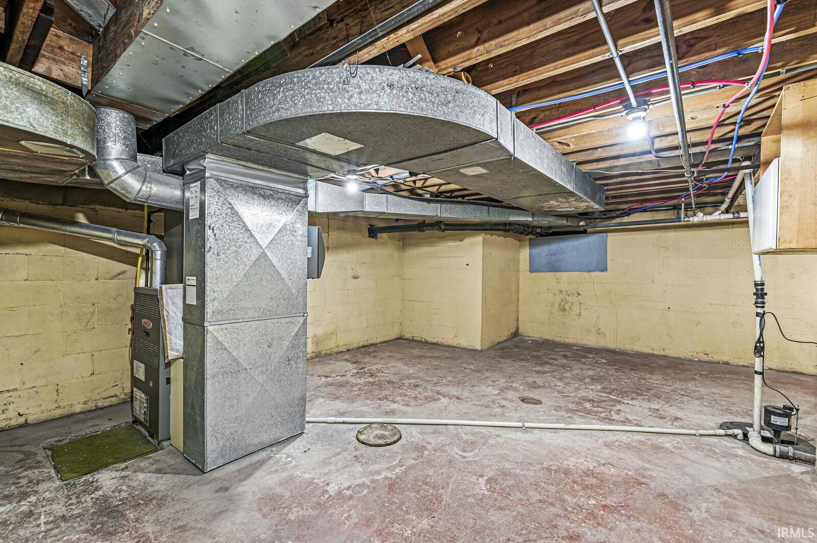 704 N Riverside Drive